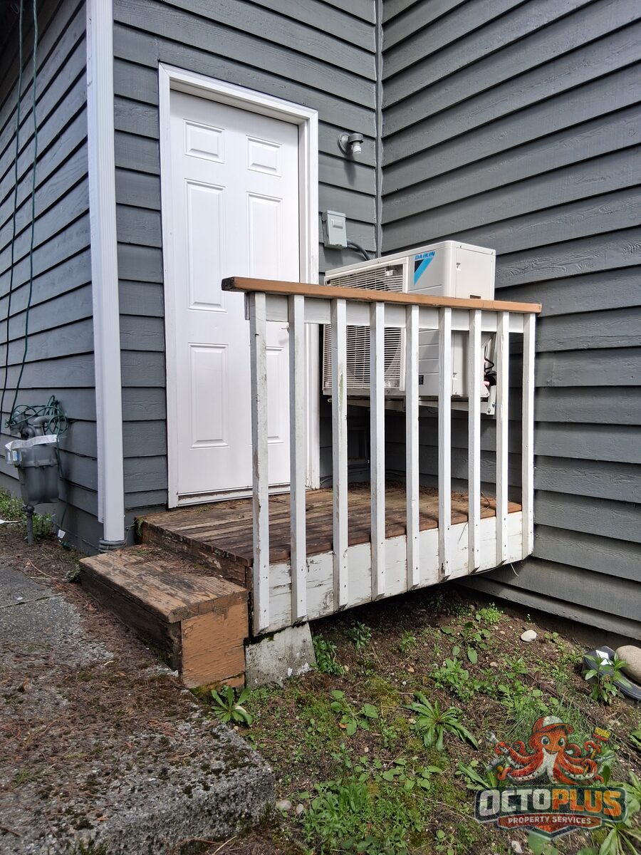 Entry deck & stairs rebuild — before